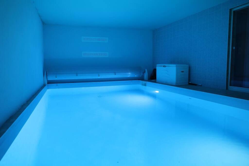 Villa Avec Piscine Interieure 奥尔泽姆 外观 照片