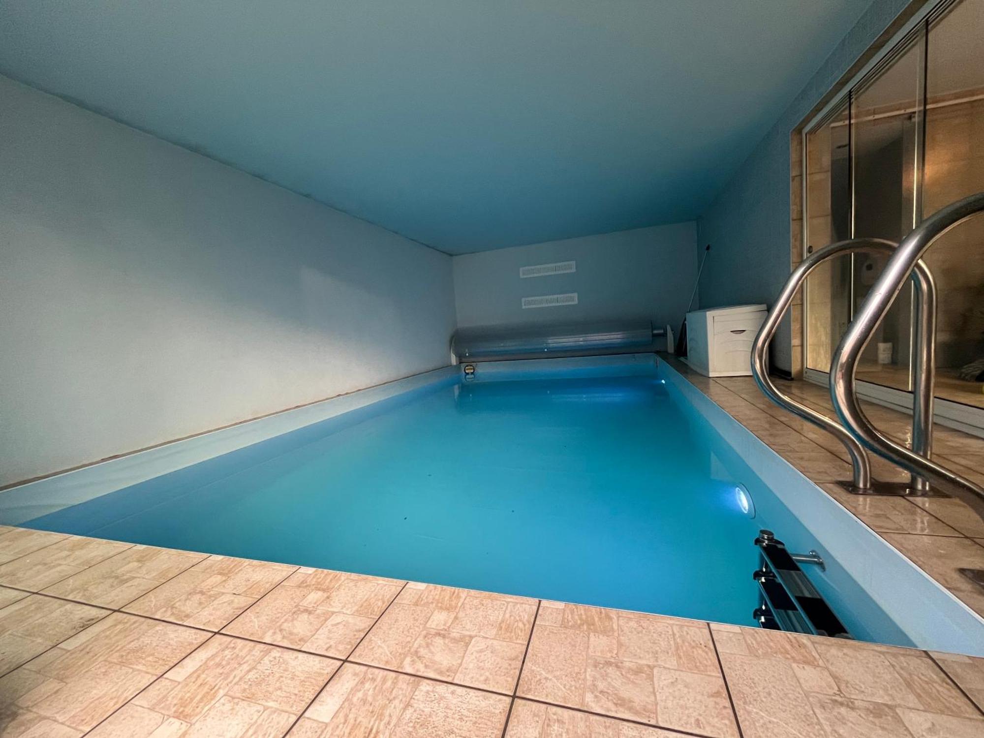 Villa Avec Piscine Interieure 奥尔泽姆 外观 照片