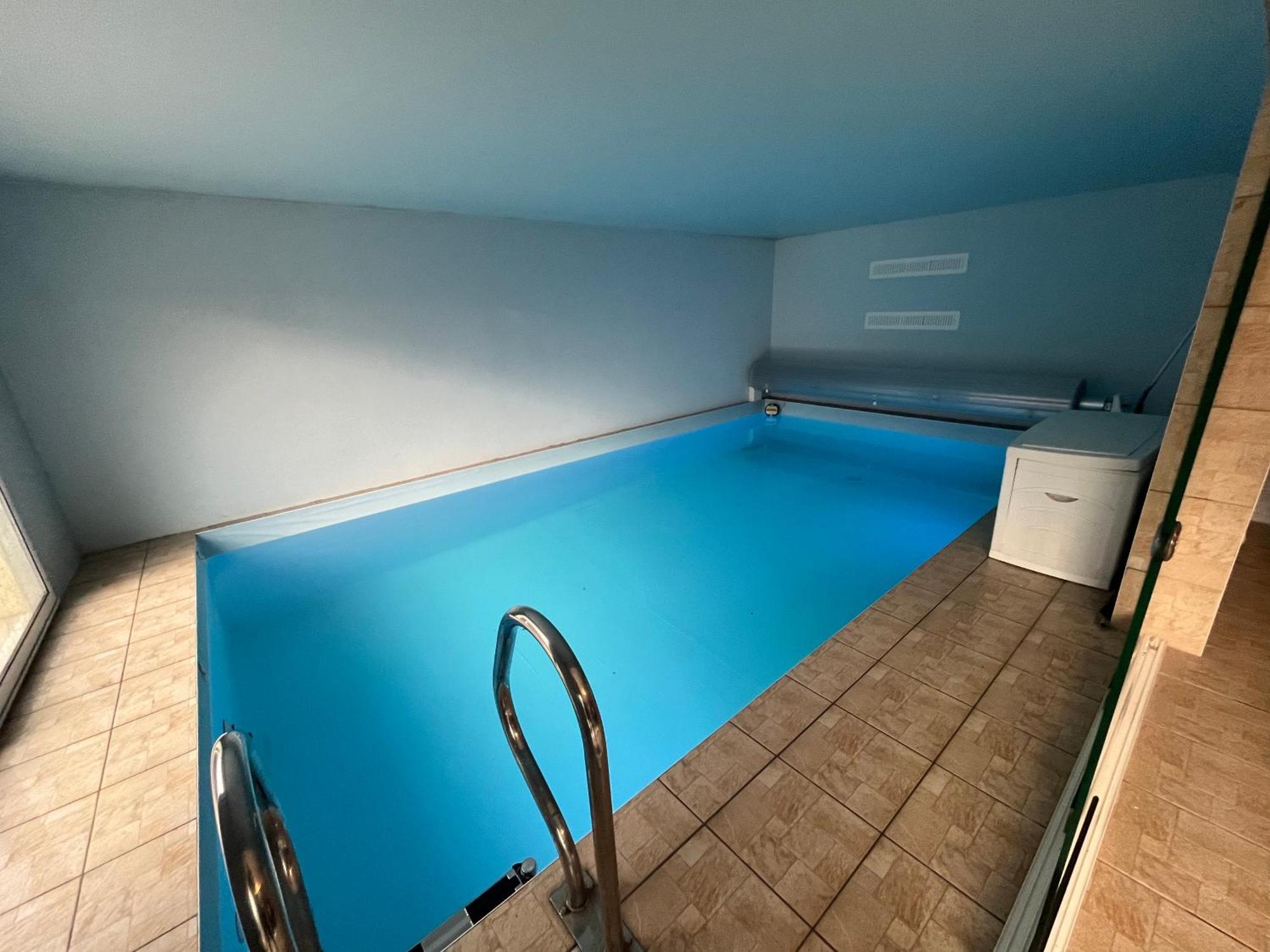 Villa Avec Piscine Interieure 奥尔泽姆 外观 照片
